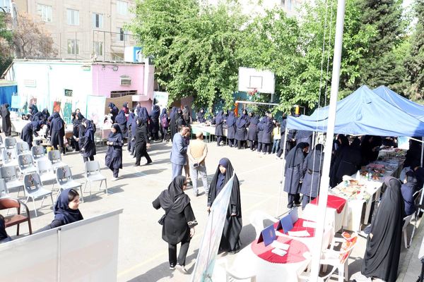  دانش‌آموزان هنرستان نرگس در نمایشگاه فنی و هنری درخشیدند