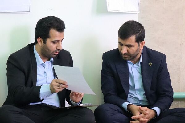 میز خدمت ویژه فرهنگیان در شهرستان پاکدشت به‌مناسبت گرامیداشت هفته معلم 