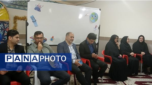 نواختن زنگ شکوفه‌ها در دبستان شاهد پسران شهرستان محمودآباد