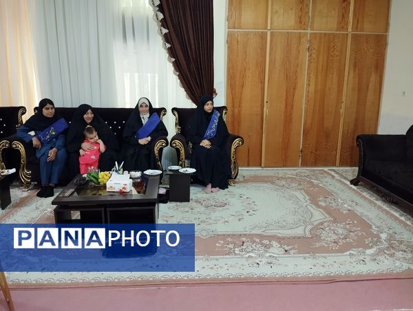 دیدار اعضای انجمن اسلامی هنرستان بصیرت آشخانه با همسر جانباز رسایی پور