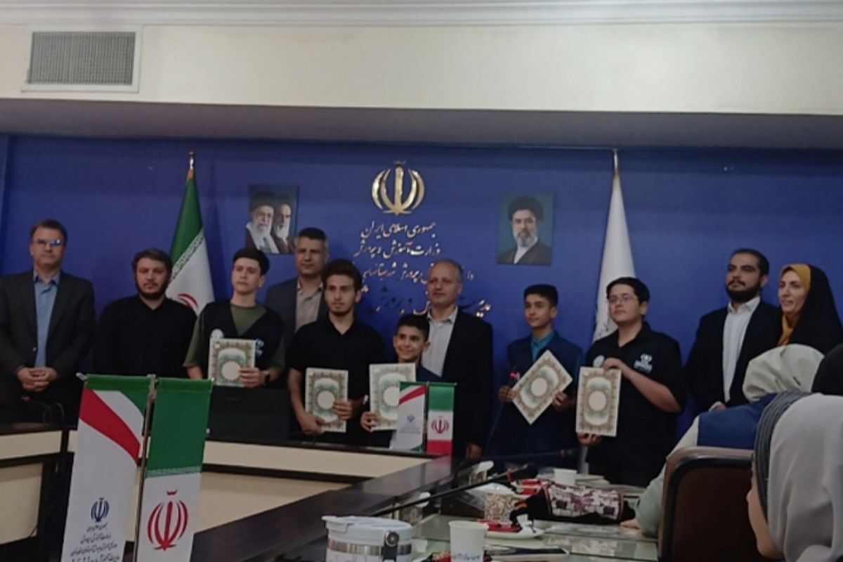 مراسم تقدیر از خبرنگاران برتر در آموزش و پرورش شهریار