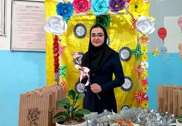 معلم نوری است که هر دل کوچک را روشن می‌کند