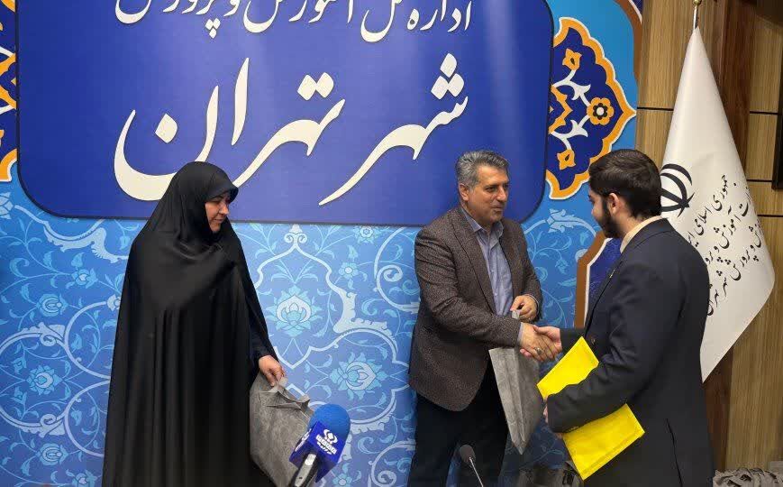 تقدیر از دانش‌آموزخبرنگاران، نمایندگان مجلس و مجامع دانش‌آموزی در نشست گفت‌وگوی بین‌نسلی تهران