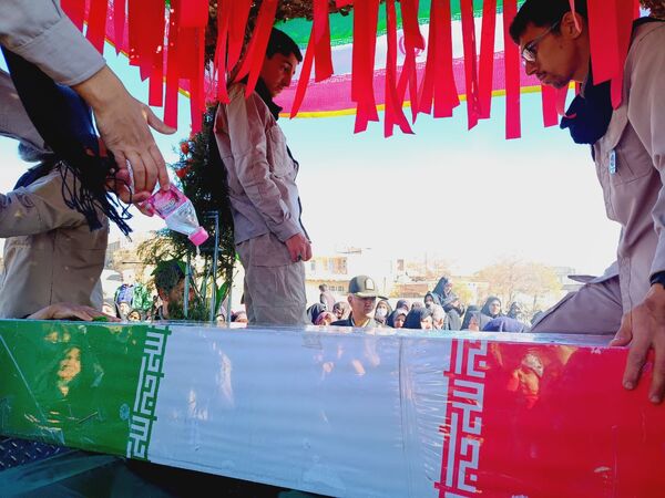 مردم علی‌آباد دمق جوکار از شهید گمنام استقبال کردند