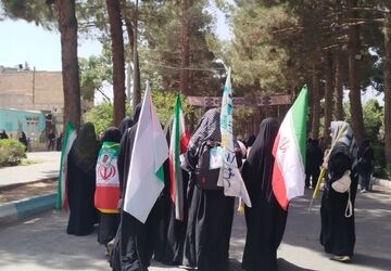 گام هایی که به عشق امام حسین قدم بر می داشتند