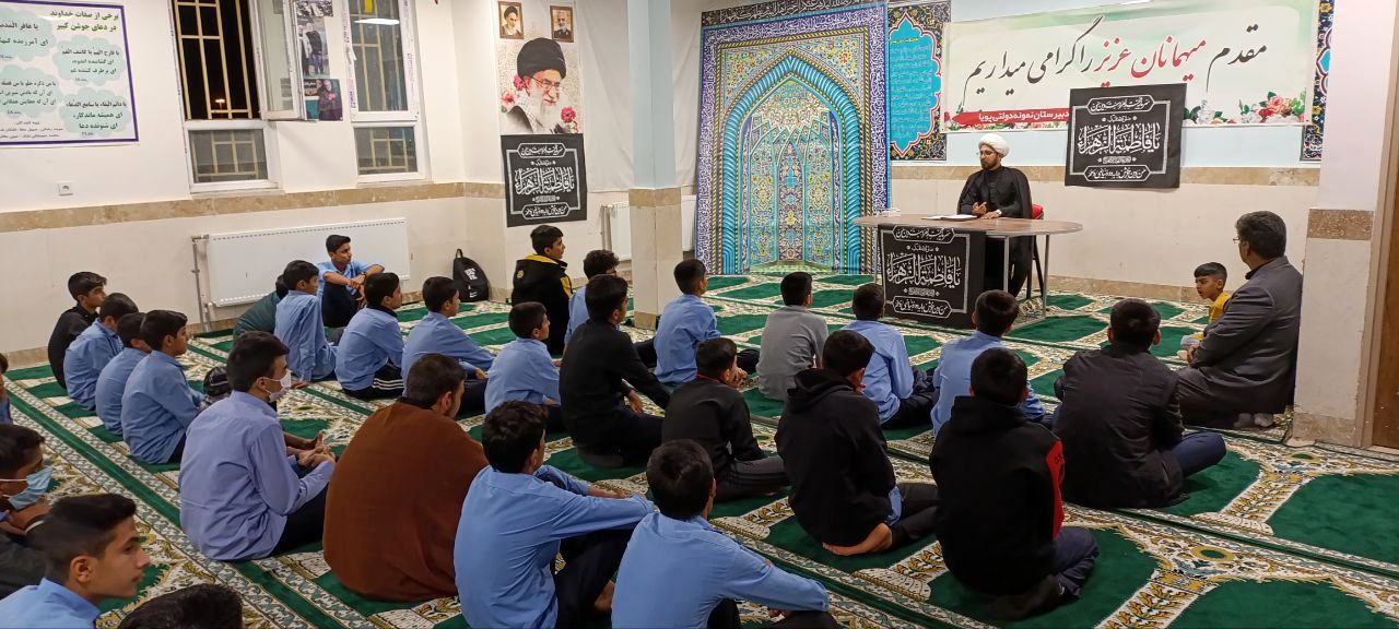 لبیک دانش‌آموزان دبیرستان نمونه دولتی آفرینش به ندای مظلومیت حضرت زهرا (س)