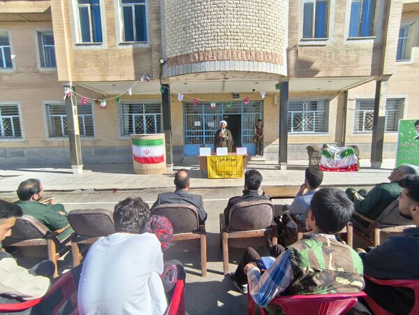 صبحگاه متفاوت در دبیرستان شهدا سورشجان
