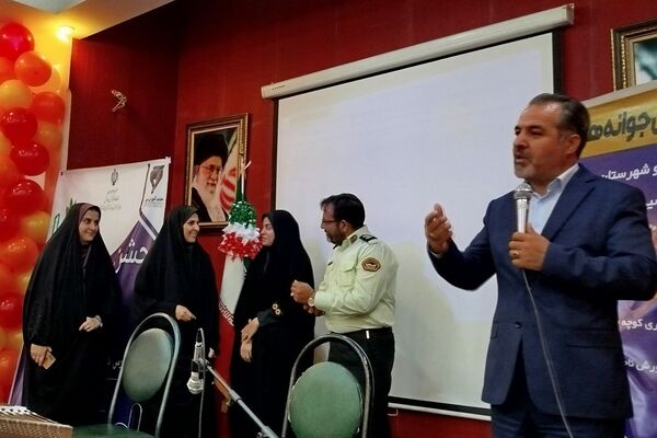برگزاری «جشن جوانه ها» در دبیرستان راضیه شکرابی ناحیه دو شهرری 