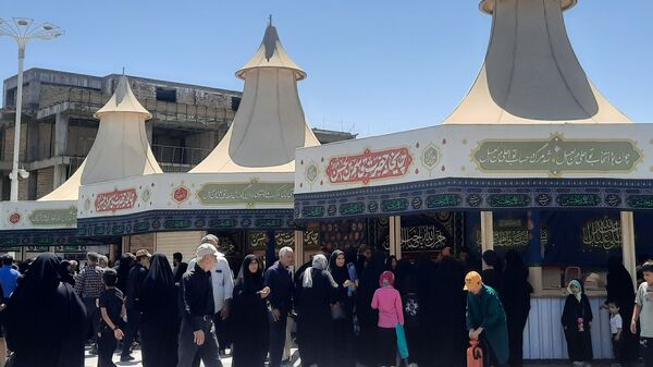 جاماندگان اربعین حسینی در مسیر حرم مطهر امام مهربانی