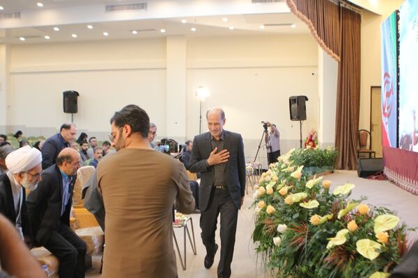 همایش خیرین مدرسه‌ساز و آیین کلنگ زنی بزرگترین مجموعه هنرستانی کشور در کاشان