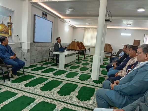 جلسه انجمن اولیا و مربیان مدرسه آیت الله خامنه‌ای