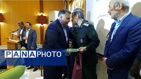 تجلیل از برگزیدگان پژوهشگر خراسانی در مشهد