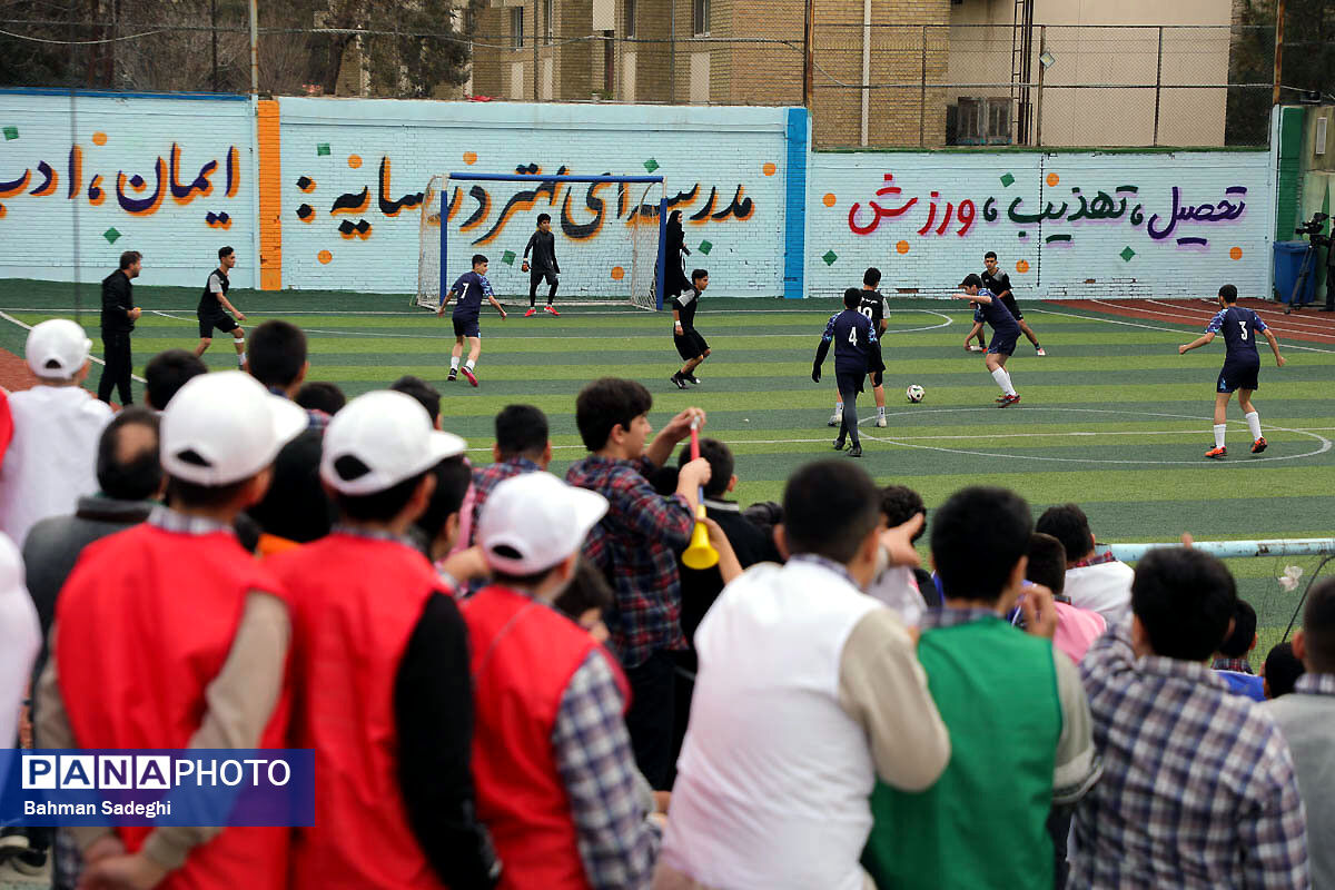 از پشت نیمکت مدارس می‌توان بهترین گٌلرهای آینده فوتبال ایران را کشف کرد
