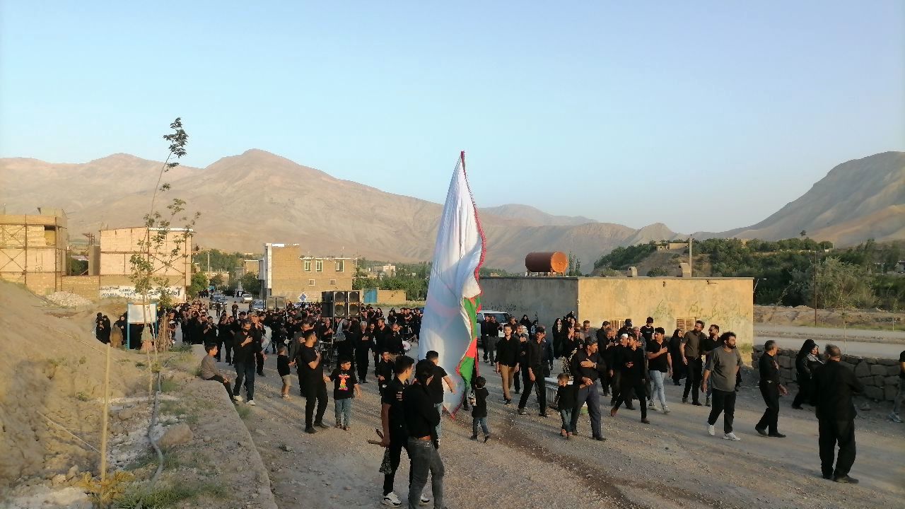 آیین زنجیر زنی و عزاداری روز تاسوعای حسینی