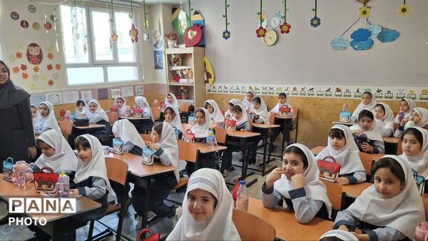 جشن شکوفه ها در مدرسه حضرت زهرا (س) 