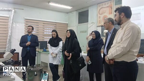 کارسوق دانش آموزان سمپادی در پژوهش سرای ابوریحان ناحیه ۵ 