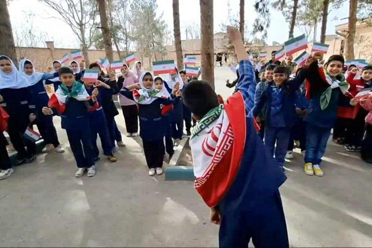 دهه فجر در دبستان‌های باران قشلاق معین‌آباد و شهدای قلعه‌سین پیشوا؛ کودکان روایتگر امید و همبستگی ملی