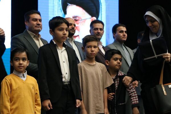 تقدیر از دانش‌آموزان برتر حوزه فرهنگی و هنری در آموزش و پرورش ناحیه یک شهرری