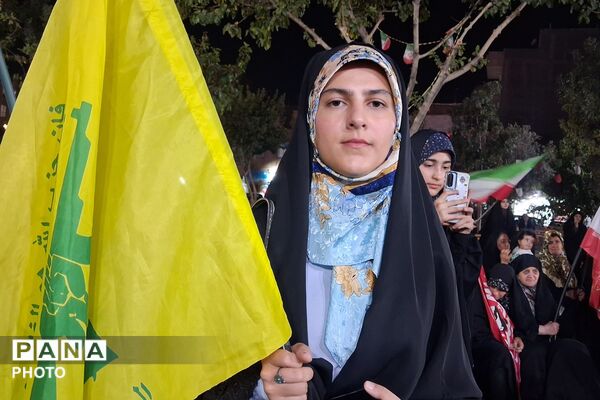 قدرت مشت، شکوه پرچم؛ نمادهایی از پایداری بی پایان