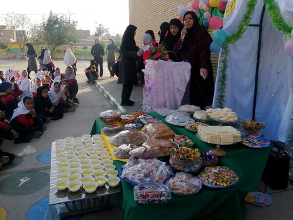 جشن ولادت حضرت زینب(س) و بزرگداشت روز پرستار در دبستان تکتم