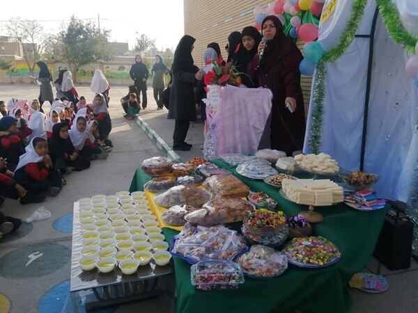 جشن ولادت حضرت زینب(س) و بزرگداشت روز پرستار در دبستان تکتم