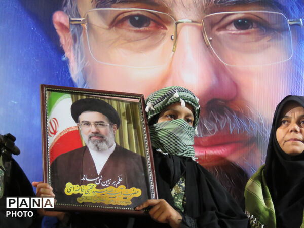 رژه دختران جان فدا همزمان با سراسر کشور در شهرستان خلیل آباد 