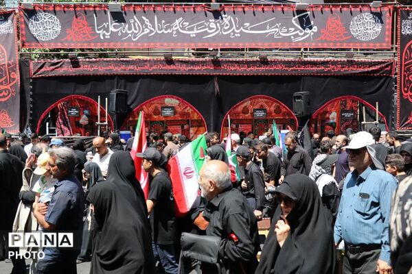 کیلومترها دورتر از حسین(ع)، اما قدم در را او