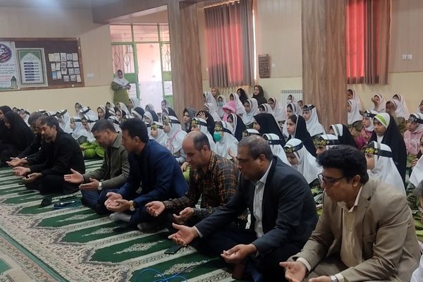 محفل انس با قرآن در دبستان شاهد دخترانه حضرت معصومه (س)