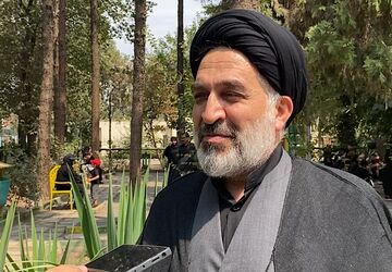 نوجوانان با شور و شوق در  پیاده‌روی اربعین پیشگام هستند