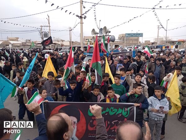 قیام معلمان و دانش‌آموزان شهرستان جعفرآباد برای خونخواهی امام شهید