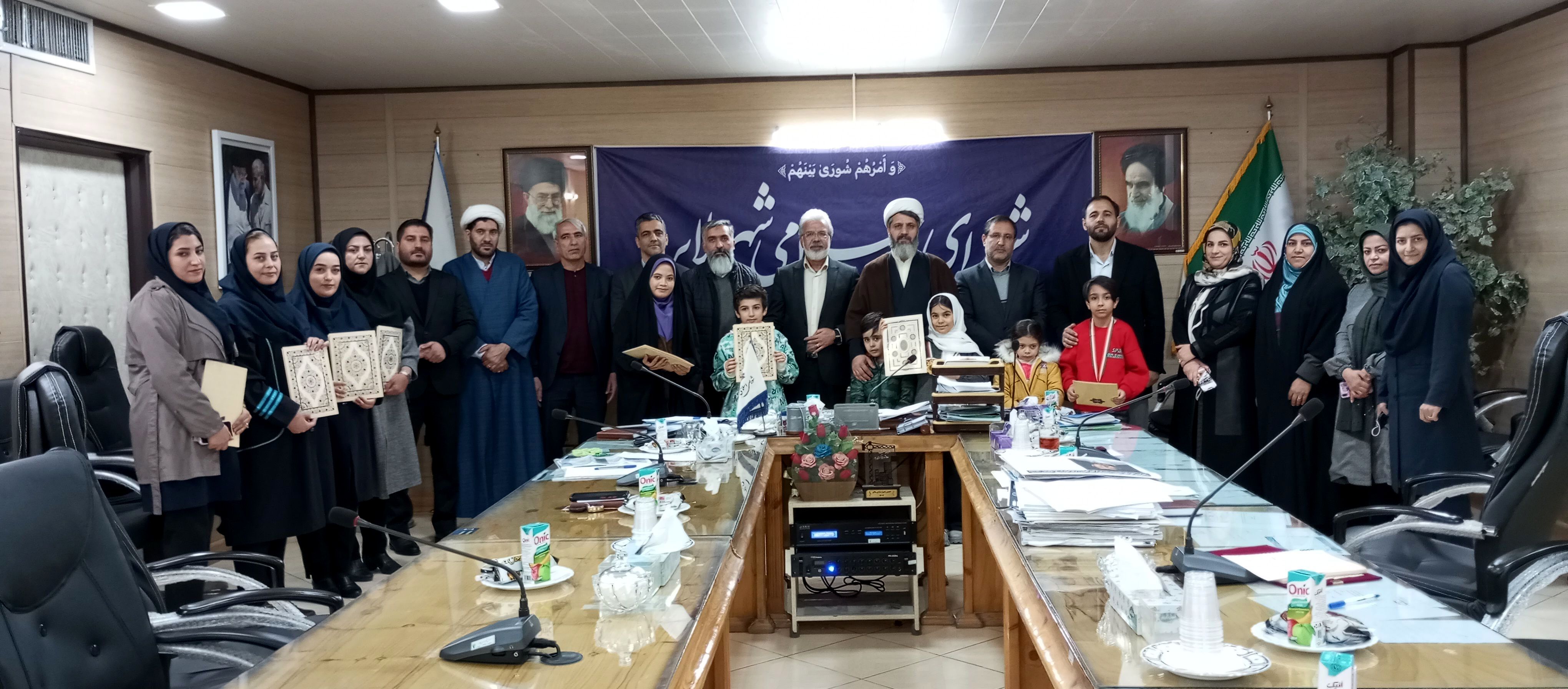 3 دانش‌آموز نخبه ملایری راهی مسابقات جهانی چرتکه هندوستان شدند