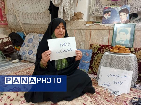 دیدار مسئولین پایگاه کوثر روستای نقاب با مادر شهید غلام زاده