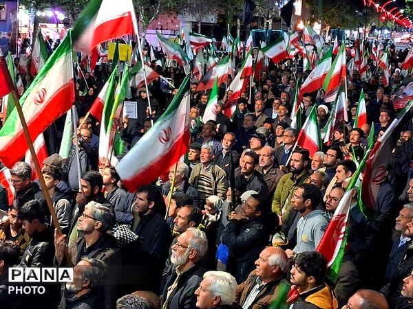 سی و سومین شب از انقلاب با شکوه مردم کاشمر