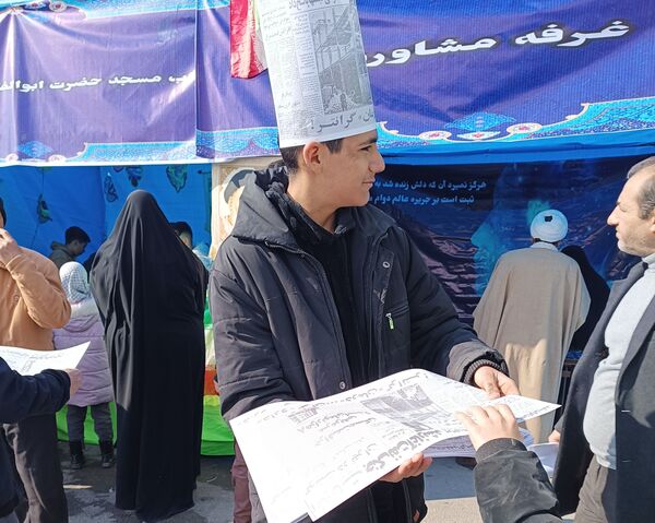 حضور دانش‌آموزان در راهپیمایی ۲۲ بهمن شهرستان پردیس 