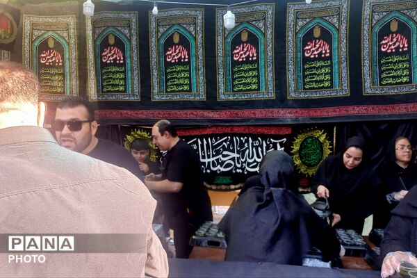 دسته عزاداران تهرانی به مناسبت شهادت امام حسین (ع)