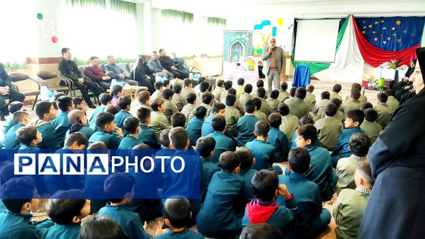 نواخته شدن زنگ هفته‌ کتاب و کتابخوانی در دبستان ابوعلی‌سینا شهرستان فیروزکوه 