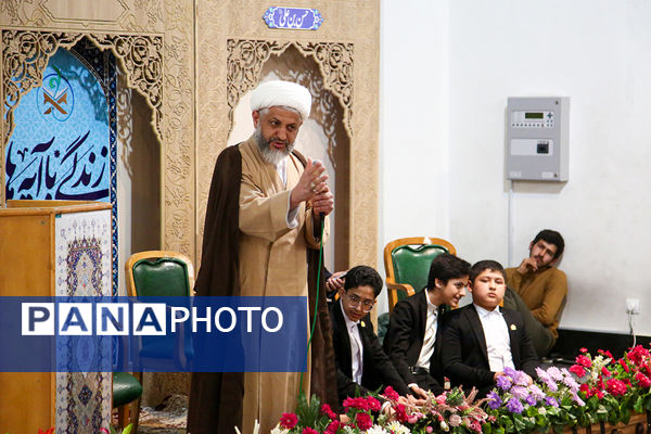 دورهمی قرآنی حافظان و قاریان نوجوان در حرم حضرت معصومه(س)