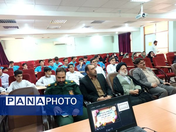 تقدیر از دانش‌آموزان برگزیده نمایشگاه دستاوردهای انقلاب اسلامی در دبیرستان طلایه داران شهید ناصری