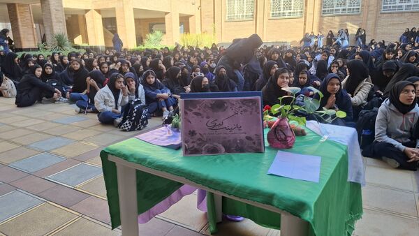 جشن ولادت حضرت زینب(س) در دبیرستان سردار سلیمانی ۳