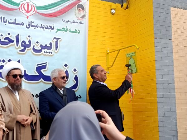 آیین نواختن زنگ انقلاب در دبیرستان نمونه دولتی مهرورزان خواف