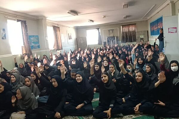 مراسم باشکوه میلاد حضرت زینب(س) و روز پرستار در مدارس شهرستان ورامین