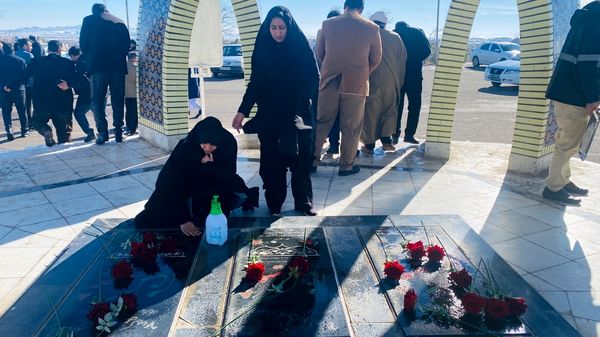 غبارروبی گلزار شهدای گمنام شهرستان باخرز