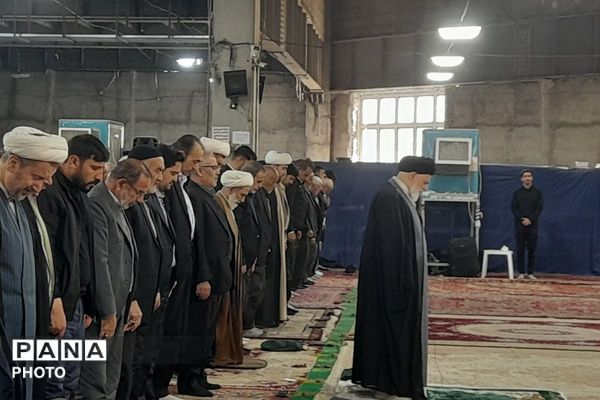 حضور پرشور فرهنگیان و دانش‌آموزان در مصلی نسیم شهر