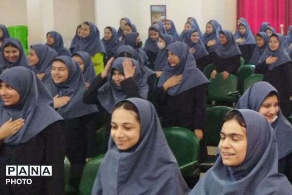 برپایی «جشن استعداد و هویت یابی» در دبیرستان راضیه شکرایی ناحیه دو شهرری 