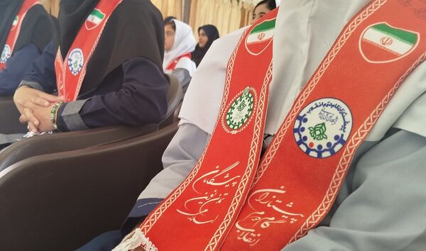 تجلیل از دانش‌آموز خبرنگاران پانا در لردگان