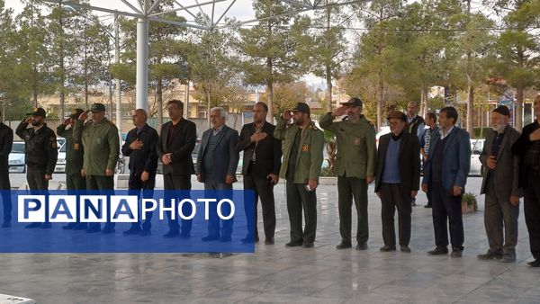 آیین غبارروبی و عطر افشانی قبور مطهر شهدای والامقام شهر کوهپایه