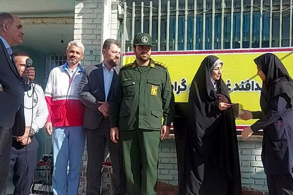نواختن زنگ پدافند غیرعامل در هنرستان کوثر باقرشهر 