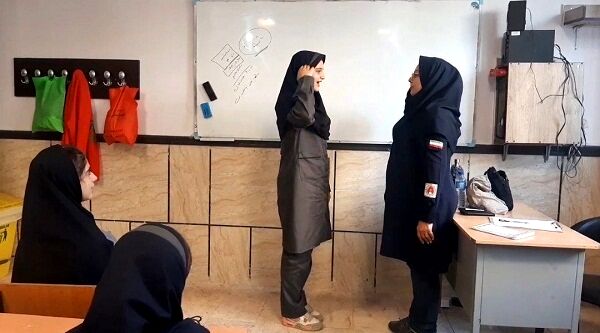 برگزاری دوره‌های آموزشی پیشتازان دبیرستان شهید احمدی‌روشن فردیس