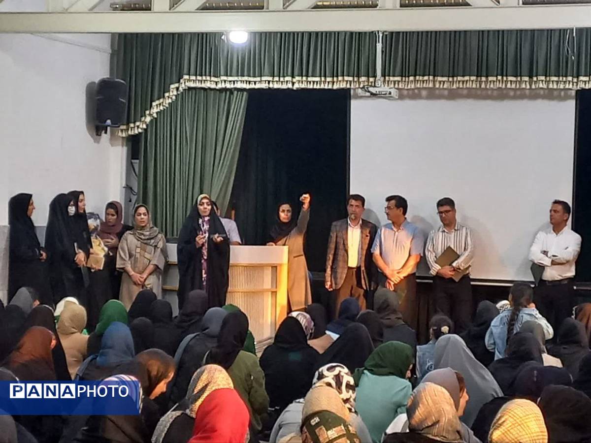 برگزاری انتخابات انجمن اولیا و مربیان در دبستان دخترانه معلم یزد
