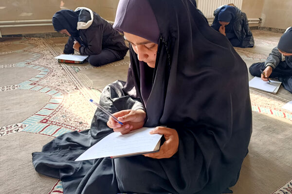 محفل انس با قرآن و مسابقات قرآن و عترت در دبیرستان الزهرا(س) دیشموک